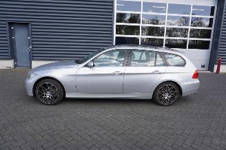 BMW 3-serie 330i 24V Combi/o  Benzine 2.979cc 190kW (258pk) picture 2