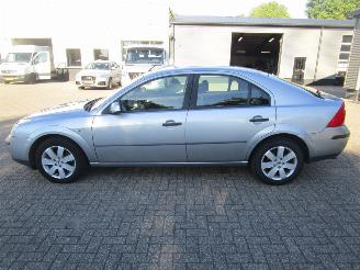 Ford Mondeo 1.8-16V AMBIETE 5drs picture 2
