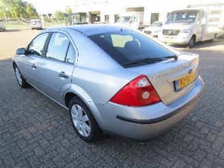 Ford Mondeo 1.8-16V AMBIETE 5drs picture 3