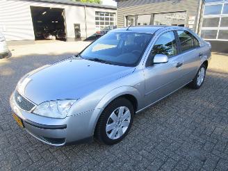 Damaged car Ford Mondeo 1.8-16V AMBIETE 5drs 2005/2