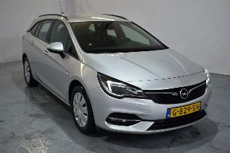 uszkodzony samochody osobowe Opel Astra SPORTS TOURER 2019/11