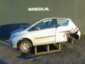 damaged commercial vehicles Toyota Yaris Yaris III (P13), Hatchback, 2010 / 2020 1.0 12V VVT-i 2013/10