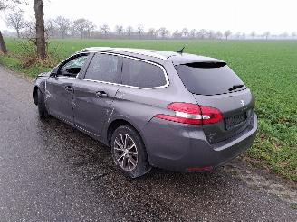 Peugeot 308 1.2 THP picture 3