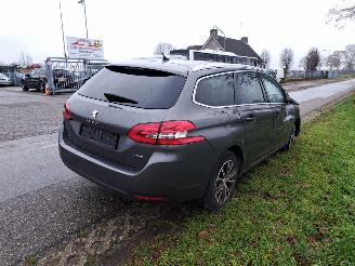 Peugeot 308 1.2 THP picture 4