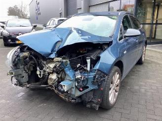 Damaged car Opel Astra Astra J Sports Tourer (PD8/PE8/PF8), Combi, 2010 / 2015 1.4 Turbo 16V 2013/4