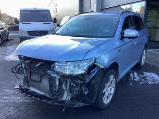 Voiture accidenté Mitsubishi Outlander Outlander (GF/GG), SUV, 2012 2.0 16V PHEV 4x4 2014/3