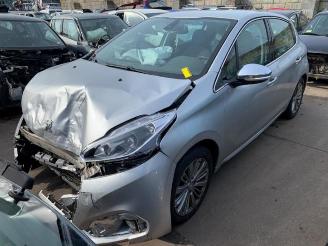 damaged passenger cars Peugeot 208 208 I (CA/CC/CK/CL), Hatchback, 2012 / 2019 1.6 Blue HDi 100 2016/4