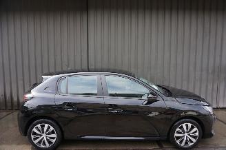 Salvage car Peugeot 208 1.5 BluHDi 75kW Blue Lease Active 2020/3