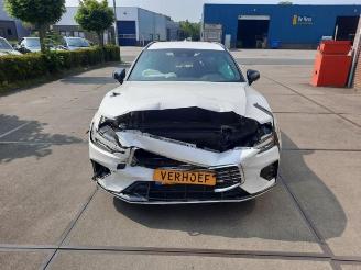 uszkodzony samochody ciężarowe Volvo V-60 V60 II (ZW), Combi, 2018 2.0 T4 16V 2020/1