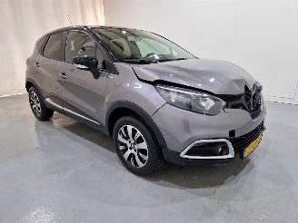 damaged commercial vehicles Renault Captur 0.9 TCe Limited Navi AC Two tone 2016/6