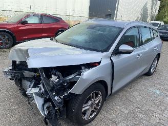 damaged passenger cars Ford Focus Wagon 1.0 Ecoboost Trend Edition Business 2020/3