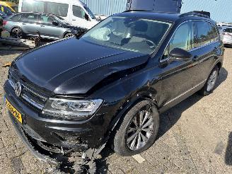 Voiture accidenté Volkswagen Tiguan 1.5 TSI Highline  Automaat 2020/8