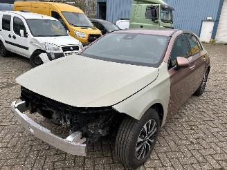 Damaged car Mercedes A-klasse 180  Automaat   ( 11201 KM ) 2022/6