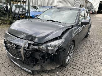 Damaged car Mazda 3 2.0 TS+  Automaat   5 Drs 2015/6