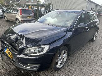 Salvage car Volvo V-60 2.4  D5 Twin Engine AWD  Automaat 2018/4