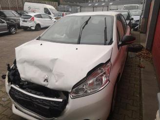 damaged passenger cars Peugeot 208 208 I (CA/CC/CK/CL), Hatchback, 2012 / 2019 1.0 Vti 12V PureTech 2013/11