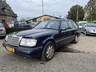 uszkodzony samochody osobowe Mercedes 200-280 E280 ELEGANCE 7 PERSOONS UITVOERING, AIRCO, PRIJS IS INCL. BTW !!! 1995/1