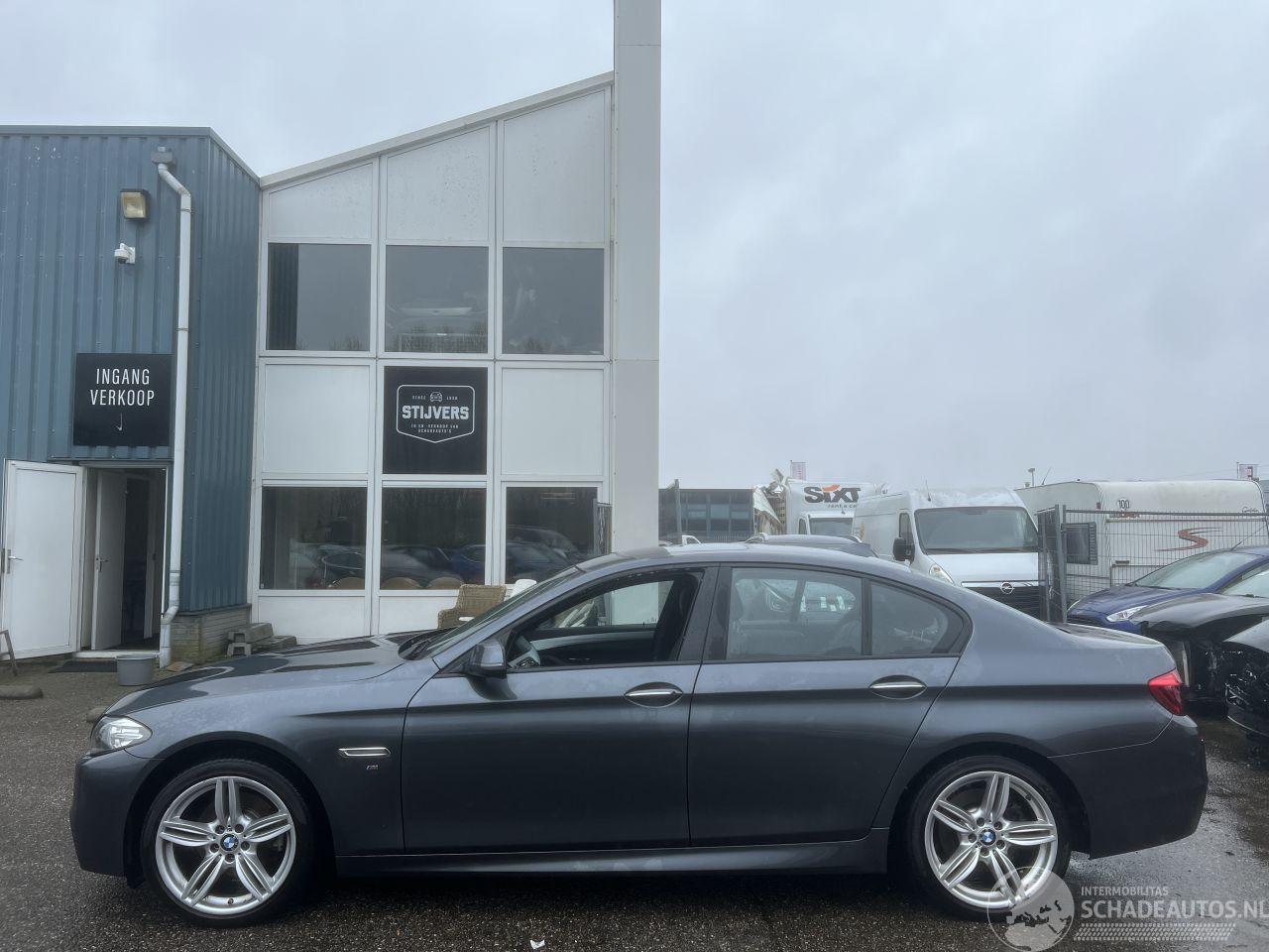 BMW 5-serie 520I M-SPORT AUTOMAAT CLIMA NAVI SCHUIFDAK BJ 2016 131352 KM NAP !
