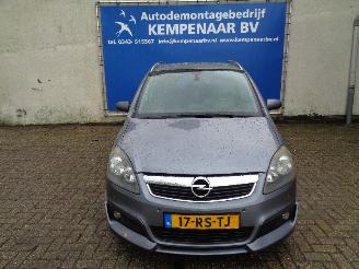 krockskadad bil auto Opel Zafira Zafira (M75) MPV 1.9 CDTI (Z19DT(Euro 4)) [88kW]  (07-2005/...) 2005