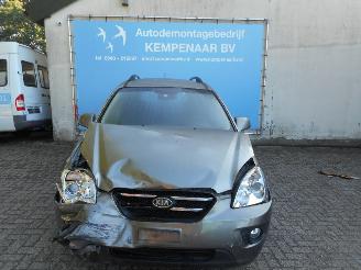Damaged car Kia Carens Carens III (FG) MPV 2.0i CVVT 16V (G4KA) [106kW]  (09-2006/03-2013) 2010/4