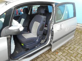 Peugeot 1007 1007 (KM) Hatchback 3-drs 1.4 (TU3JP(KFV)) [54kW]  (04-2005/02-2011) picture 8