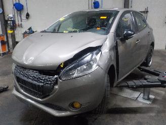 uszkodzony samochody osobowe Peugeot 208 208 I (CA/CC/CK/CL) Hatchback 1.2 Vti 12V PureTech 82 (EB2F(HMZ)) [60k=
W]  (03-2012/12-2019) 2013/10