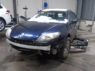 Coche accidentado Renault Laguna Laguna III Estate (KT) Combi 5-drs 2.0 16V (M4R-704(M4R-D7)) [103kW]  =
(10-2007/12-2015) 2009