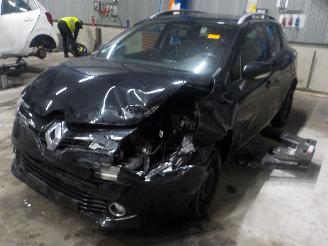 Voiture accidenté Renault Clio Clio IV Estate/Grandtour (7R) Combi 5-drs 1.5 Energy dCi 75 FAP (K9K-6=
12) [55kW]  (01-2013/08-2021) 2015