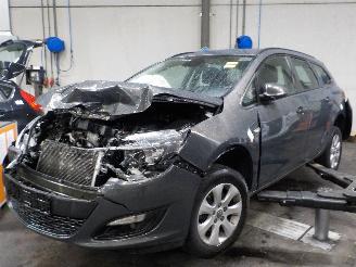 Salvage car Opel Astra Astra J Sports Tourer (PD8/PE8/PF8) Combi 1.6 CDTI 16V (B16DTL(Euro 6)=
) [81kW]  (02-2014/10-2015) 2015/4