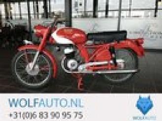 Vaurioauto  motor cycles Benelli  Leoncino 125 Compleet Gerestaureerd 1956/1