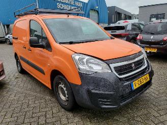 damaged commercial vehicles Peugeot Partner Partner 7 1.6 Hdi 55 kw  euro 6  1e eigenaar airco 2018/4