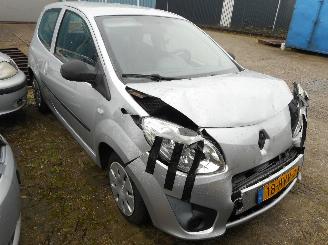 damaged passenger cars Renault Twingo 1.2 Benzine 2009/3