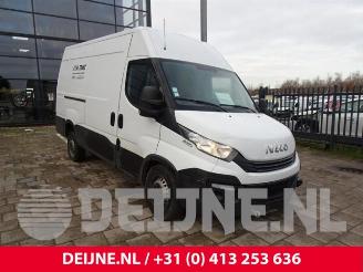 damaged passenger cars Iveco New Daily New Daily VI, Van, 2014 33S14, 35C14, 35S14 2014