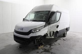 damaged passenger cars Iveco Daily  2017/1