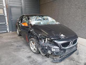 damaged passenger cars Volvo V-40 V40 (MV), Hatchback 5-drs, 2012 / 2019 2.0 D2 16V 2018/3