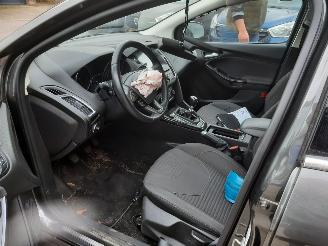 Ford Focus focus 1.5 turbo ecoboost 38000km 2018 onderschade motor beschadigd picture 4