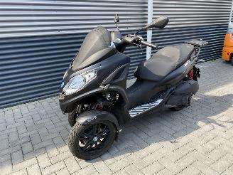 dommages motocyclettes  Piaggio MP3 300 HSE 2019/12