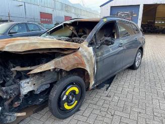 Damaged car Volkswagen Golf  2022/1
