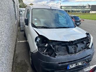 damaged passenger cars Renault Kangoo  2013/2