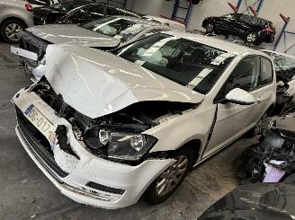 uszkodzony samochody osobowe Volkswagen Golf  2014/6